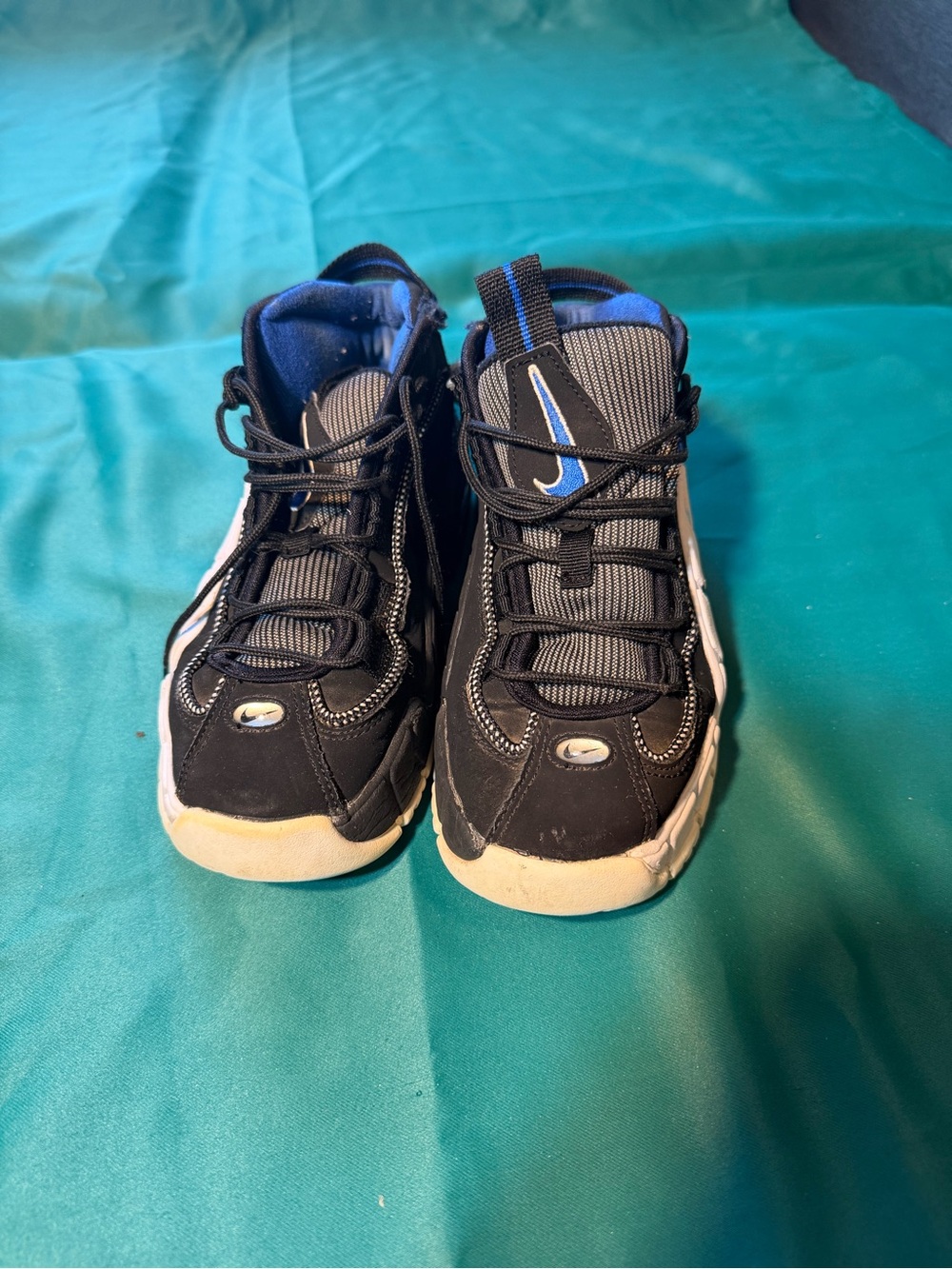 Nike Kids Black Sneakers with Blue Accents
